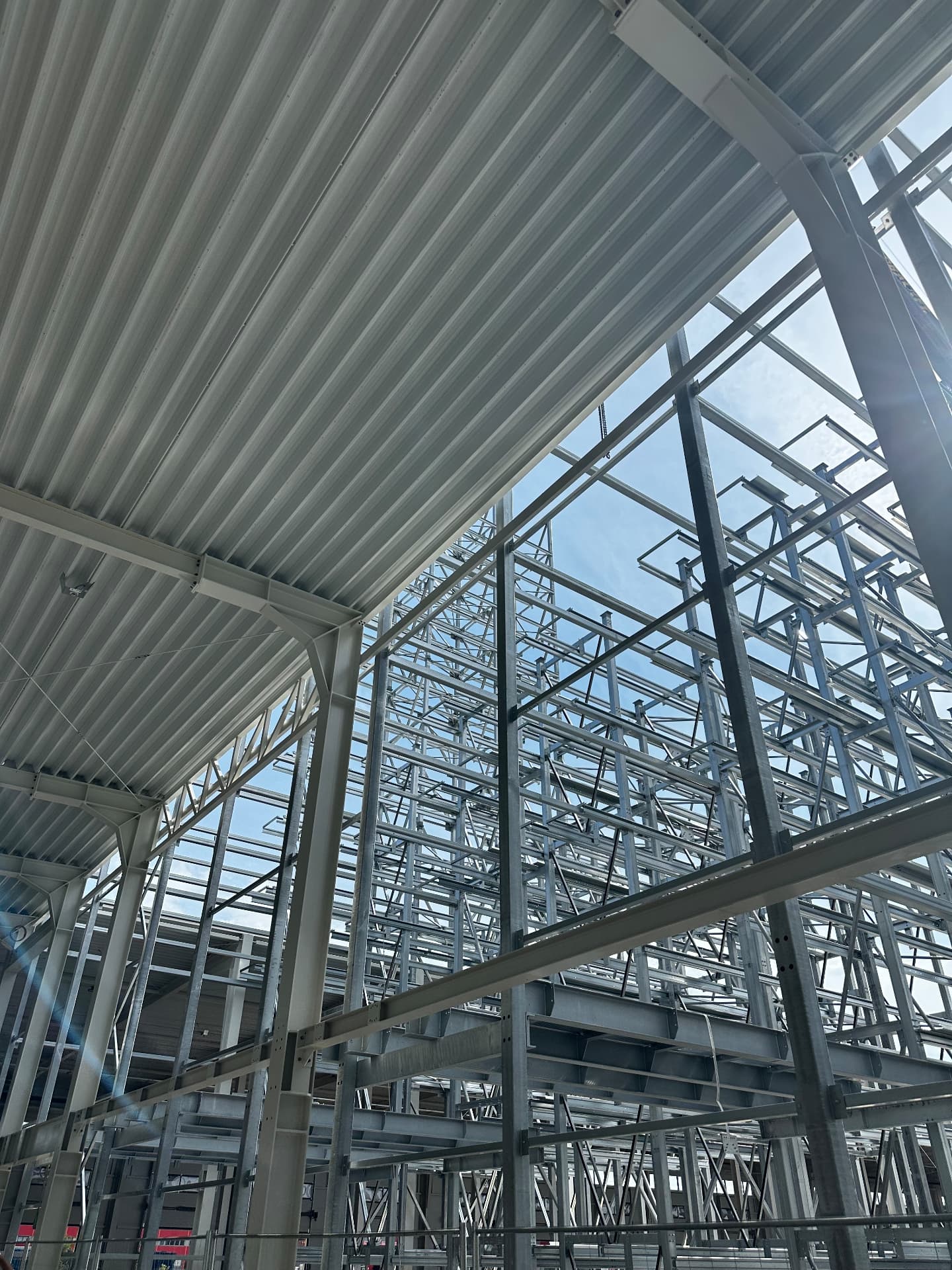 Steel frame and roof sheeting erection on a warehouse construction site